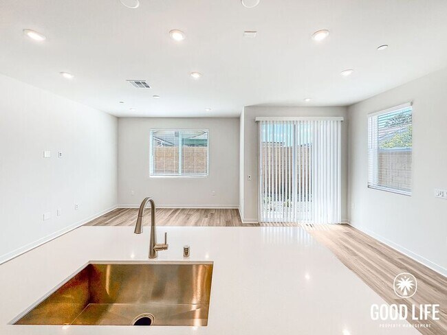 Building Photo - 6060 Angela Ct