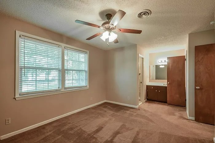 Building Photo - 205 Bob White Ave