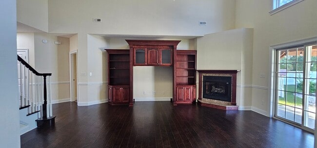 Building Photo - “Elegant 5-Bed Executive Home with Pool – ...