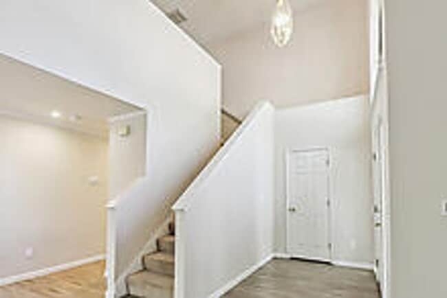 Building Photo - Beautiful 3 Bedroom Home-$750.00 Off 1st M...