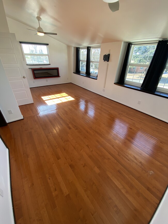 Master bedroom - 7130 Stansbury Ave