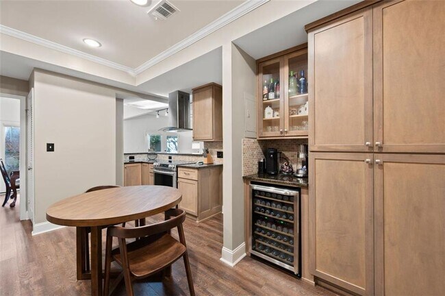 Building Photo - 5120 Chemin De Vie NE