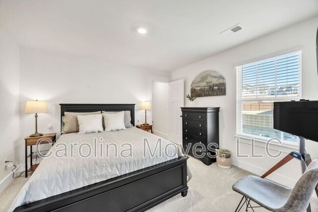 Building Photo - 860 Pleasant Fls Dr