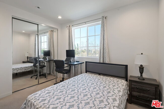 Building Photo - 10833 Tabor St