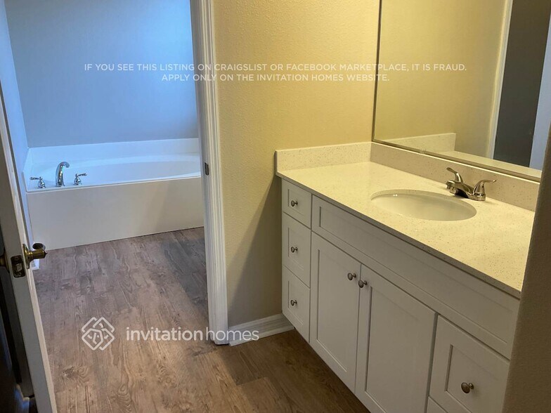 Building Photo - 902 Willow Oak Loop