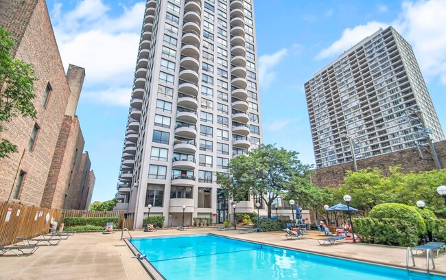 Swimming Pool - 2020 N Lincoln Park W