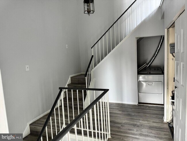 Building Photo - 7527 Belle Grae Dr