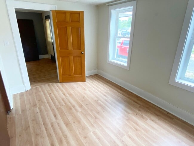 Building Photo - 2 BR Ranch Style Home with 1-Car Detached Garage