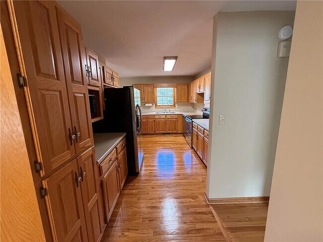 Building Photo - 3 Bedroom 2 Bathroom