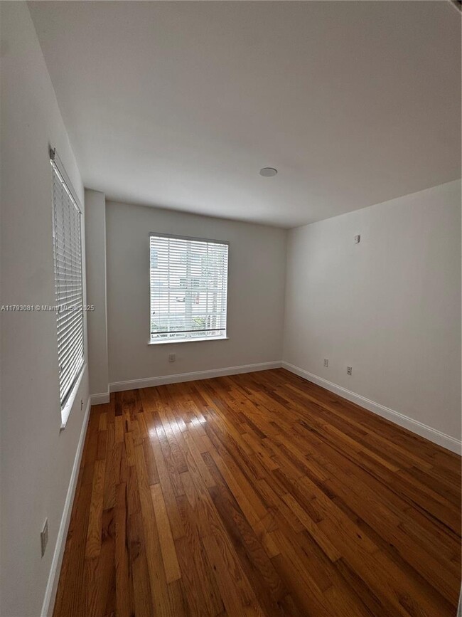 Building Photo - 1117 Euclid Ave
