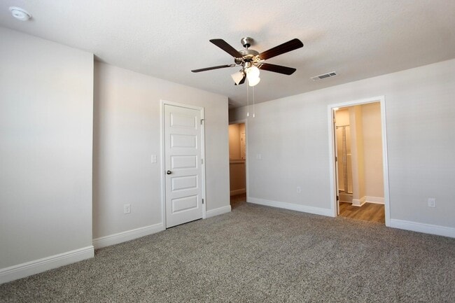 Building Photo - 323 Callie Dr