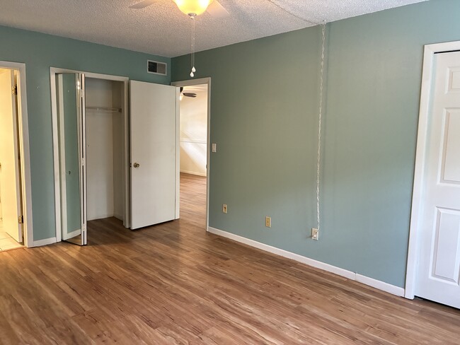 Building Photo - 3038 Eastland Blvd