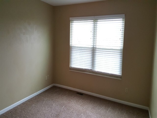Building Photo - 6528 Lakewood Dr