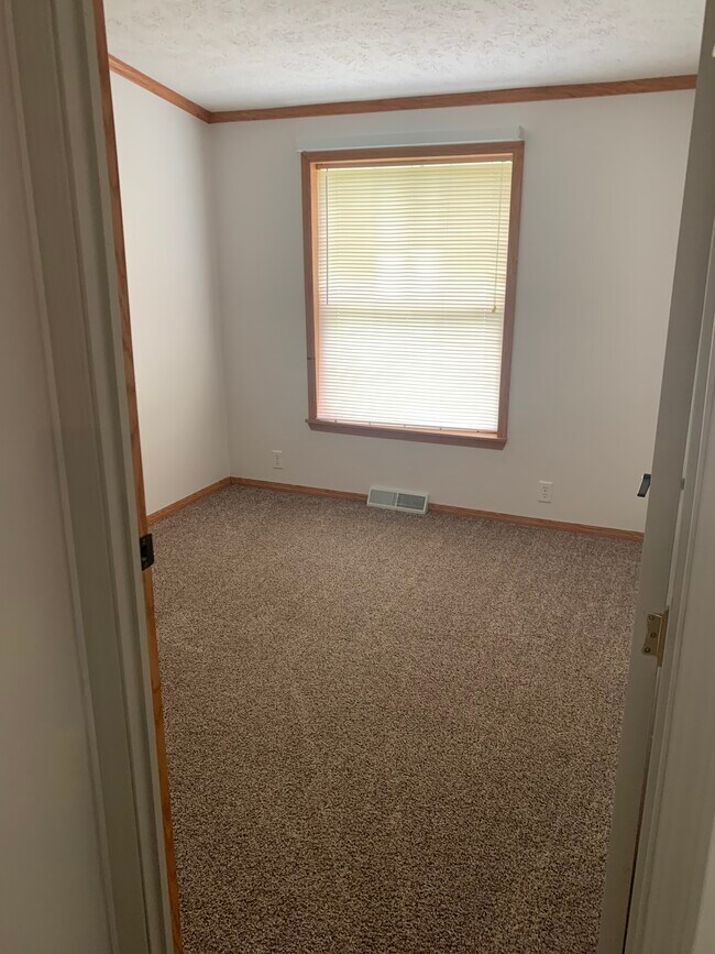 Building Photo - 10051 S 100 E