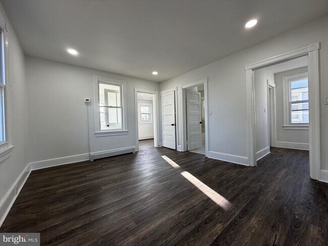 Building Photo - 517 Bentley Ave