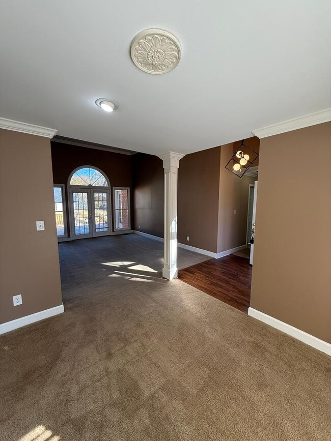 Building Photo - 212 Brooks Dr