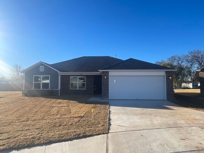 Building Photo - *Pre-leasing* Three Bedroom | Two Bath Hom...