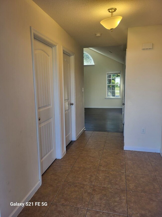Building Photo - Beautiful 3/2 Near Moody Air Force Base; O...