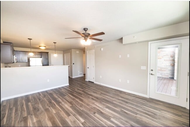 Building Photo - 14910 W River Dr