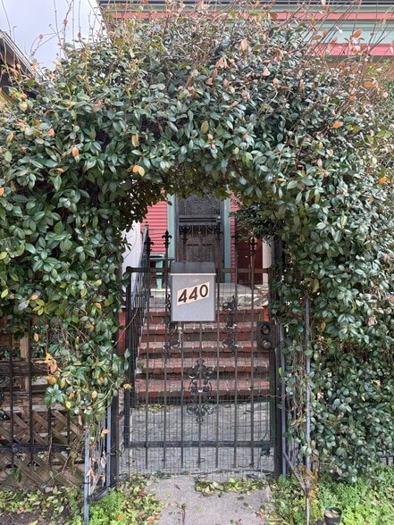 Jasmine Covered Entry - 440 S Rendon St