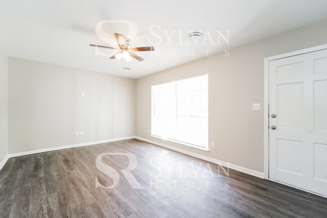 Building Photo - Updated 3 bedroom rancher!