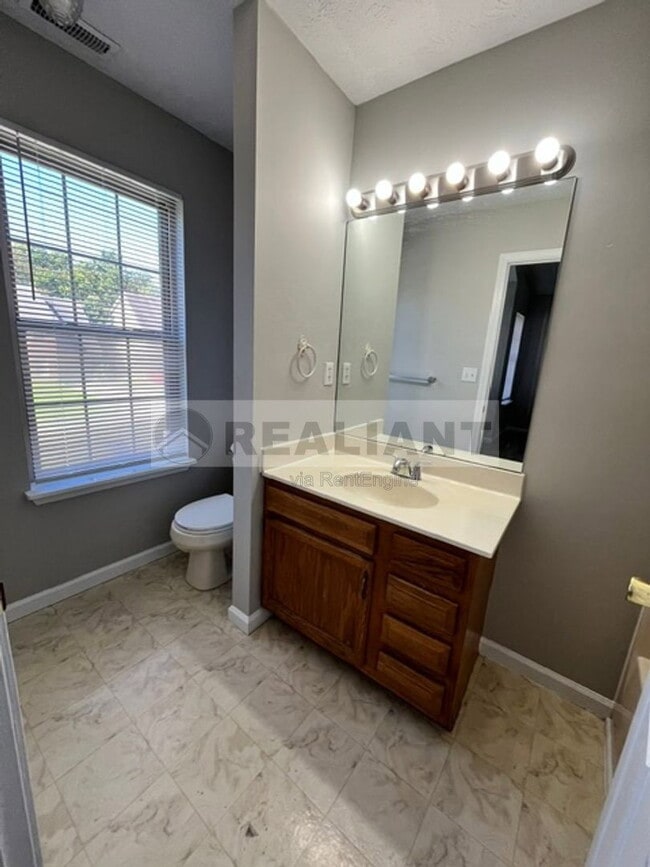 Building Photo - 3851 Sugar Creek Dr