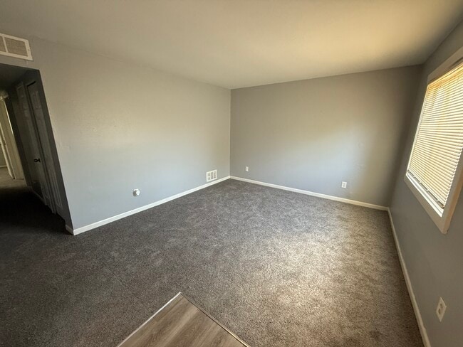 Building Photo - 319 S Anderson Ave