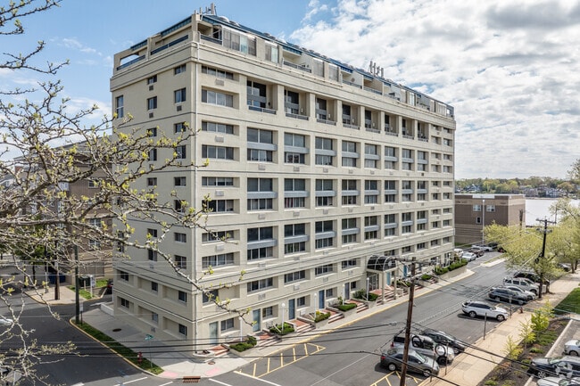 358 Rector St - Crows Nest Condominium