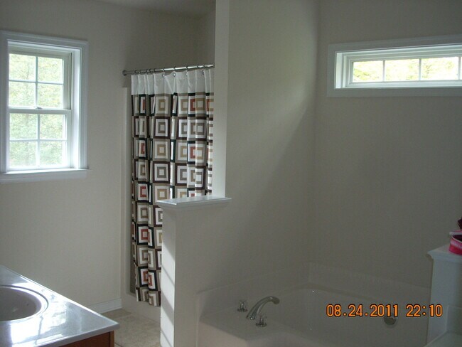 Building Photo - 3 BR / 2.5 BA Private home near Pony Pasture/James River.