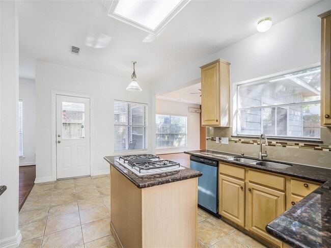 Building Photo - 1827 Senca Springs Ct