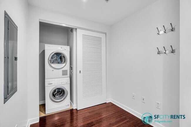 Building Photo - Hayes Valley: 1 Bed + Den @ The Hayes w/ Parking Included, Gym & Shared Roof Deck