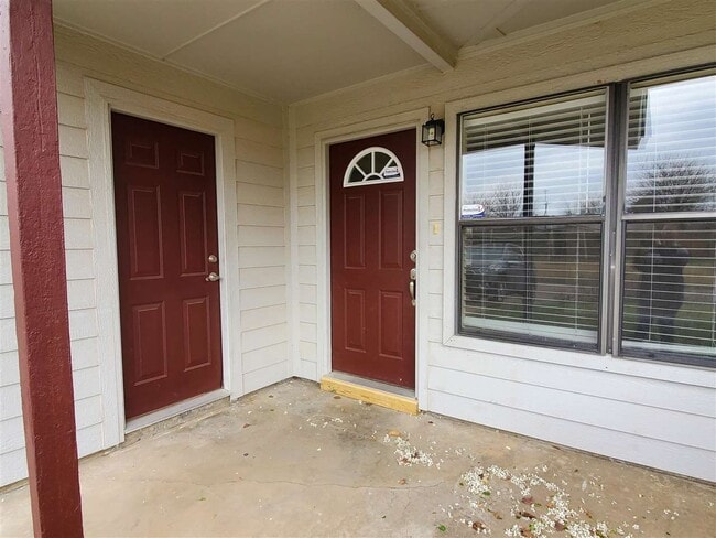 Building Photo - 2611 NW Pollard Ave