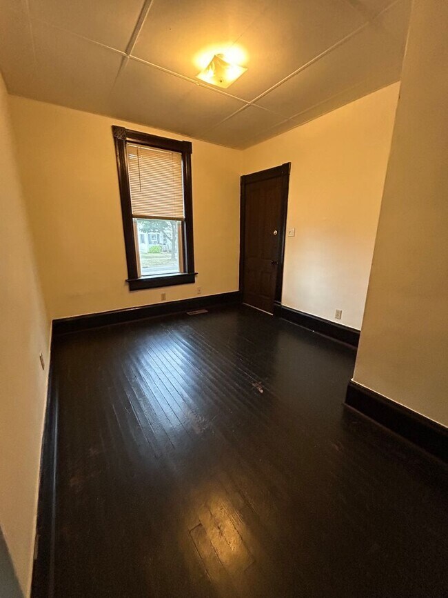 Building Photo - One Bedroom Apartment on La Crosse Northside