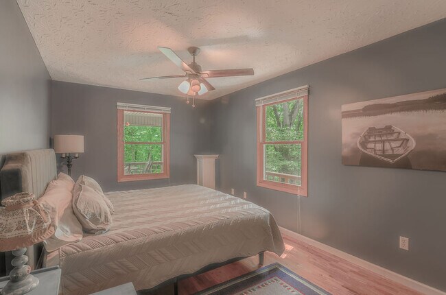 Building Photo - 610 Hickory Point Dr
