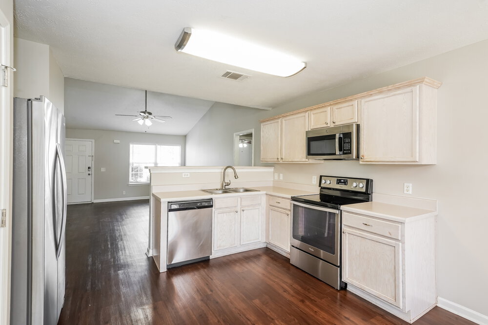 Building Photo - 7140 S Hampton Blvd