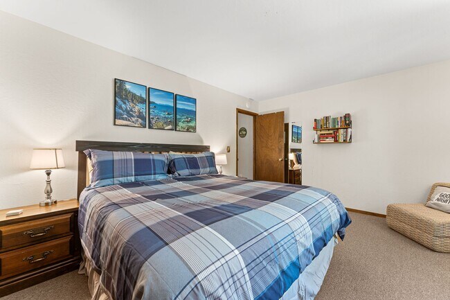 Building Photo - New to the Rental Market! FURNISHED Custom 3 Bdrm Hm w/Garage