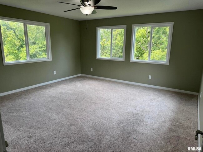 Building Photo - 18 Elmwood Dr