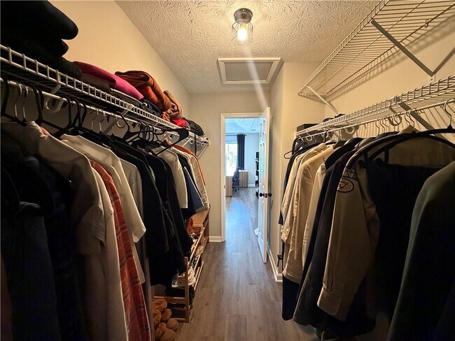 Building Photo - 934 Bay Ridge Dr