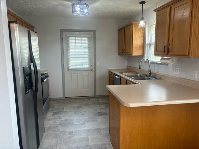 Building Photo - 898 N 22nd St