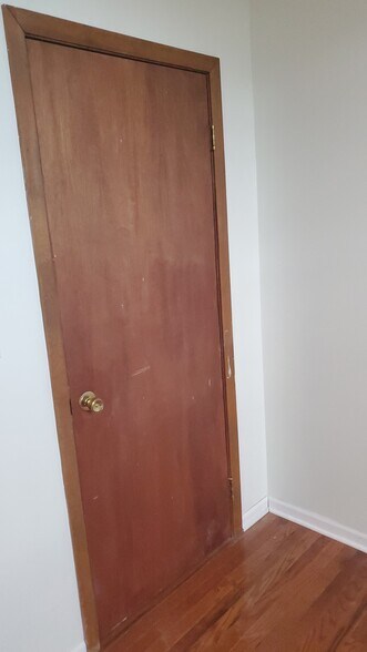 Building Photo - 432 N Milwaukee Ave