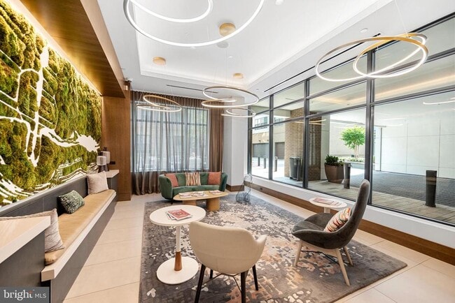 Building Photo - 925 N Fairfax St