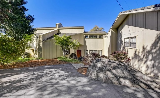 Building Photo - Bright 2-Bed/2-Bath Auburn Home with Sutter Buttes Views