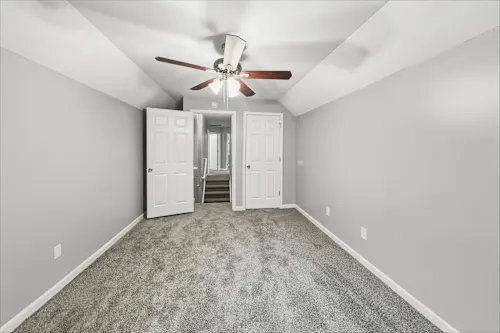 Building Photo - 413 Queens Dr SW