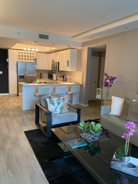 Building Photo - 901 Brickell Key Blvd