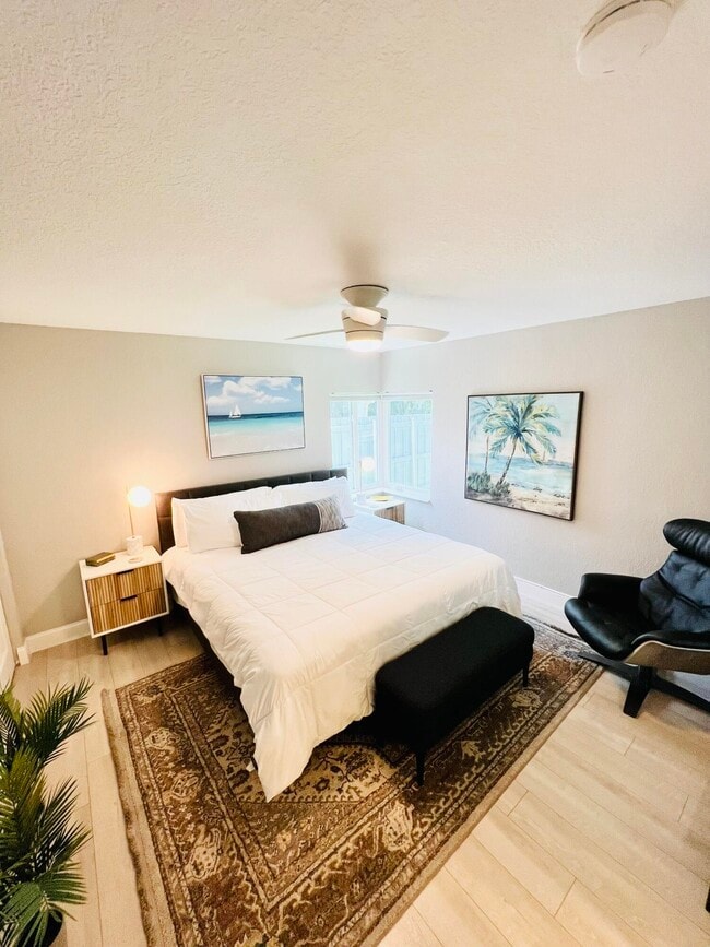 Building Photo - 5365 N Andrews Ave