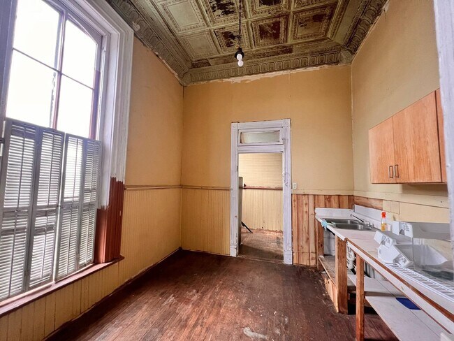 Building Photo - 518 Davis Ave