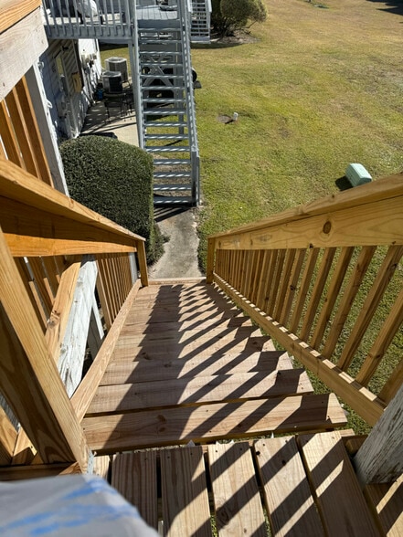 Building Photo - 801 Burcale Rd