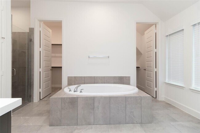 Building Photo - 27126 Spearbract Hollow Trl
