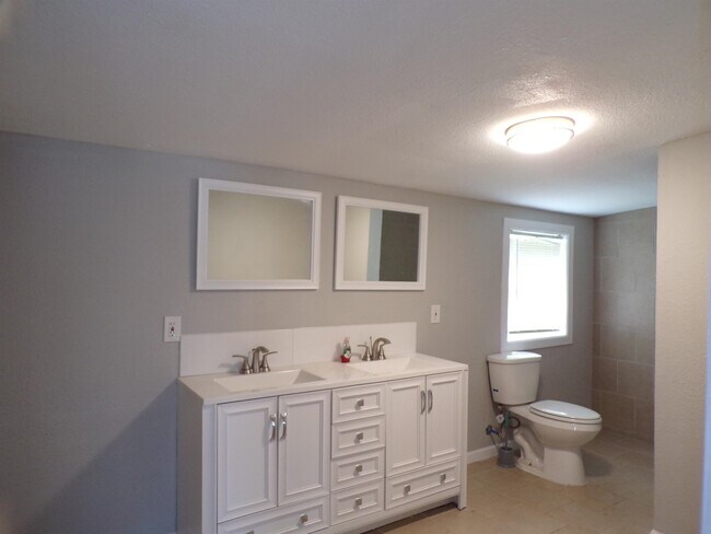 Building Photo - 703 Northington St