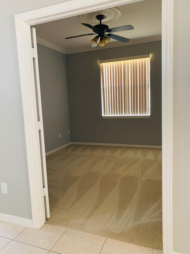 Building Photo - Beautiful 4 bed 3 bath plus Office and Pri...